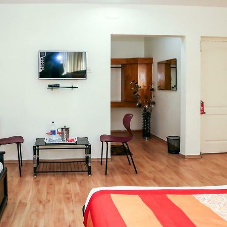 Oyo 8486 Near Railway Station Hotel Тирупати Екстериор снимка